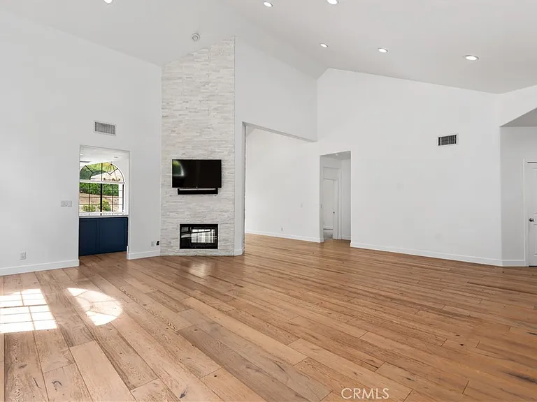 729 Maywood Ct — Photo 5