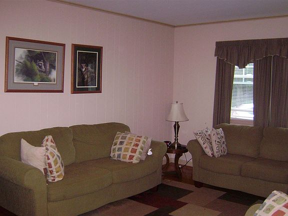 4th image of 135 Pinewoods Ave
