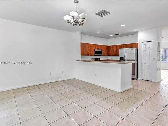 3rd image of 2577 SW 82nd Ave