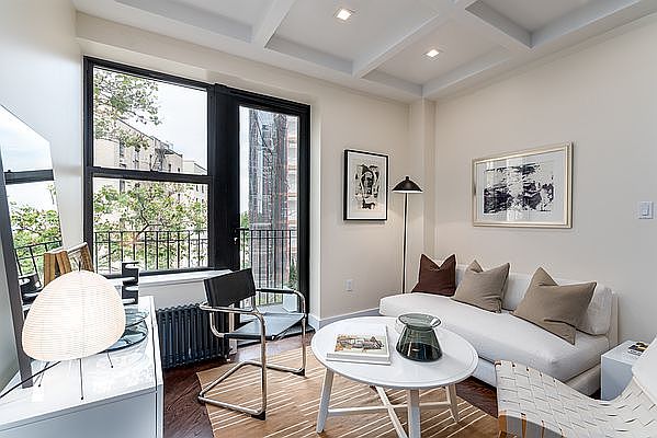 1st image of 921 Washington Ave #812