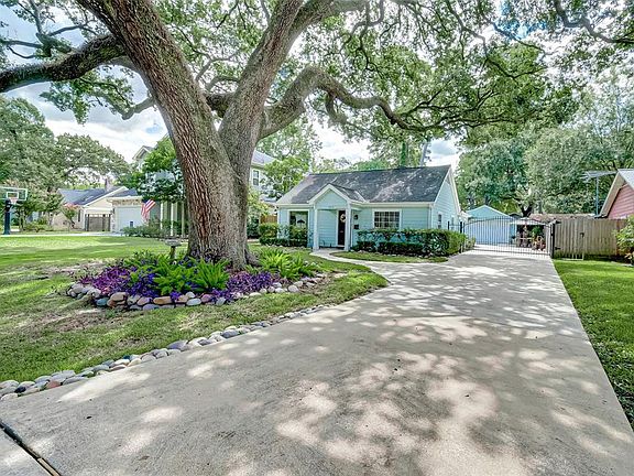 Nicely landscaped yard. Driveway gate for added privacy.