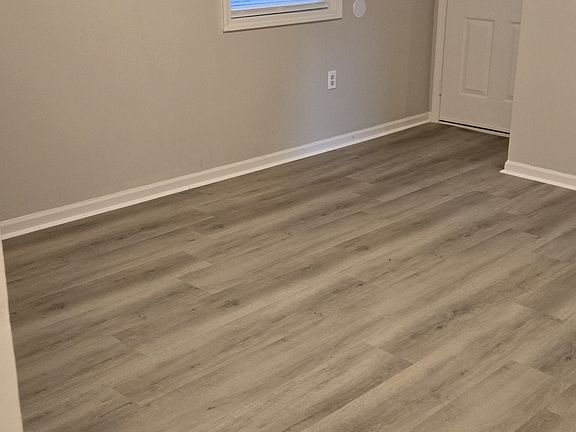 4th image of 112 Charles St