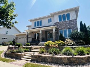 703 N Meadowbrook Ln, Waunakee, WI 53597