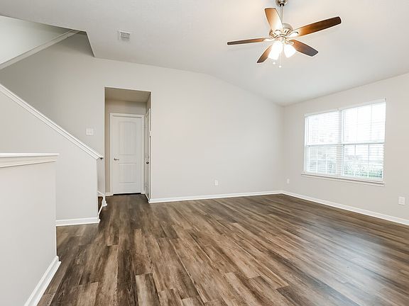 5th image of 321 Birchclay Pt N