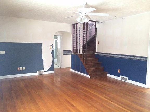 3rd image of 303 S Walnut St