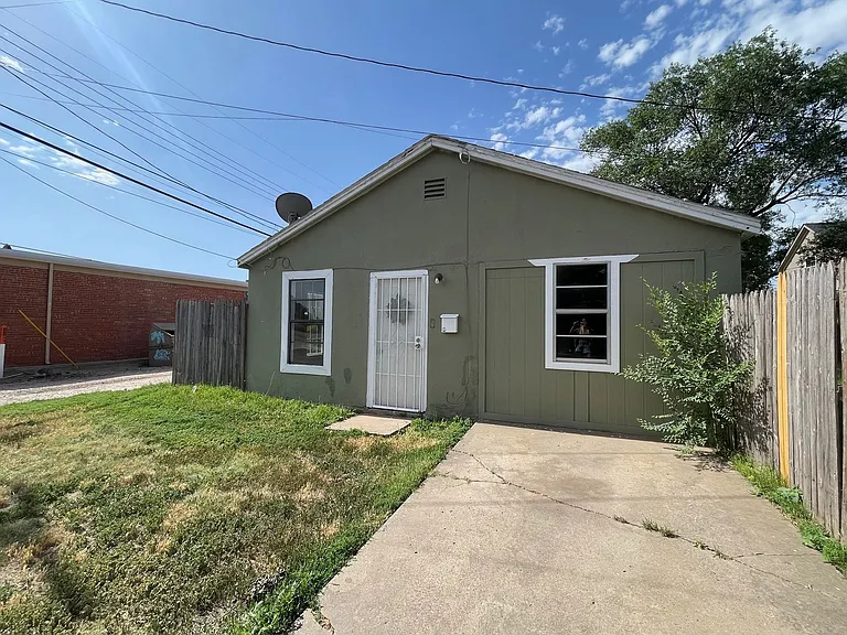 4001 S Hughes St #B — Photo 1