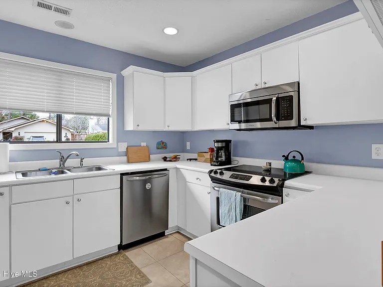 7204 Lounsberry Ct — Photo 9