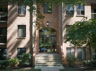 5801 Edson Ln APT 102, Rockville, MD 20852