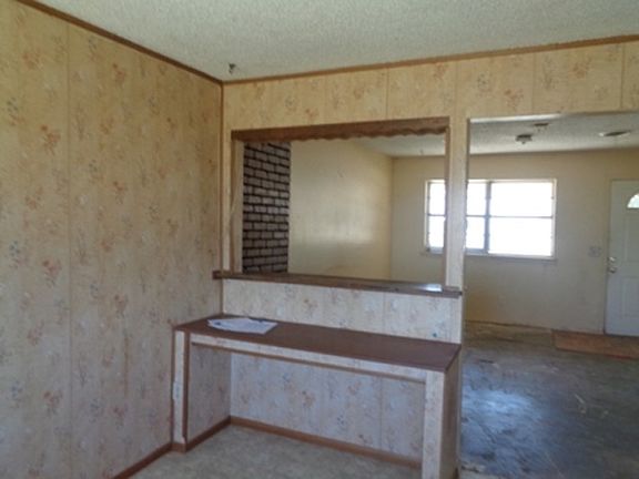 4th image of 1035 Holly Ln