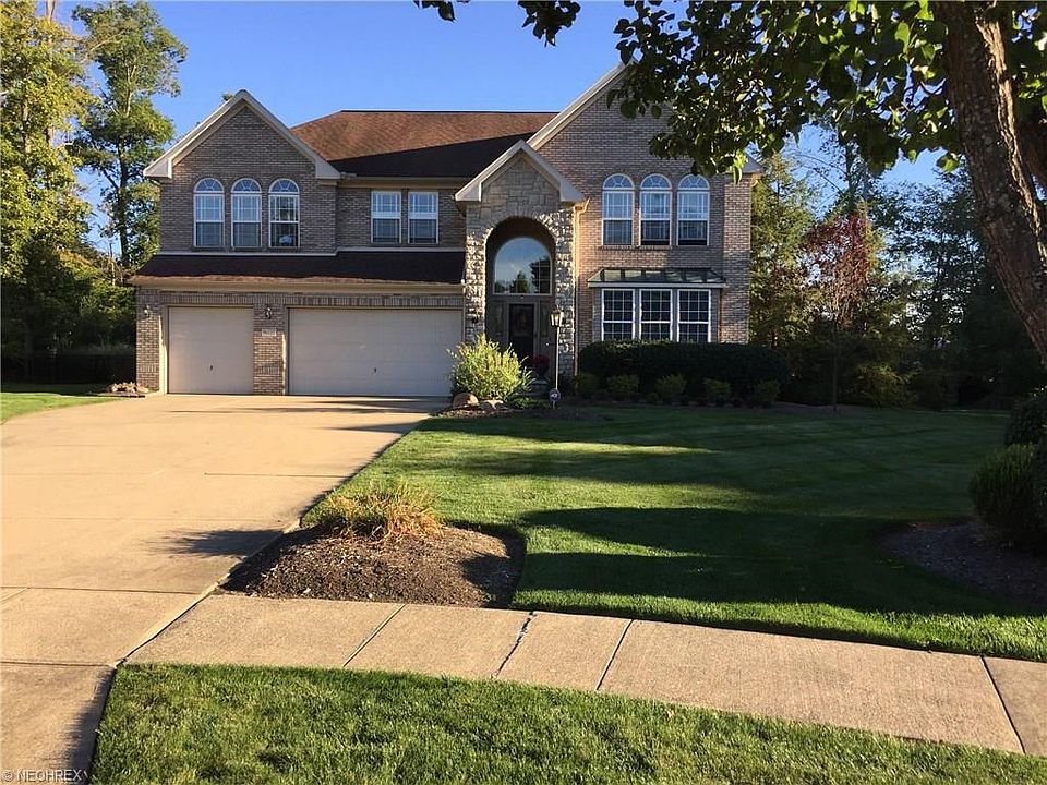 9607 Simsbury Court, Twinsburg