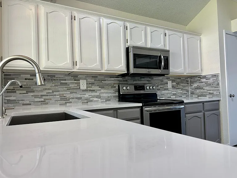 4144 Clary Dr — Photo 12