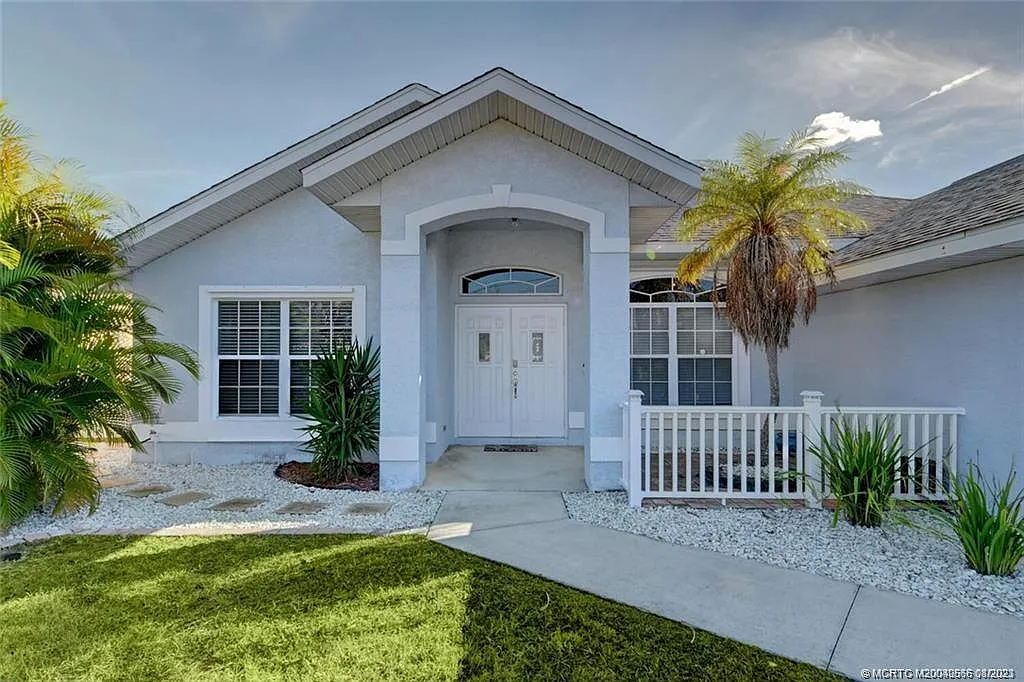 3 bed, 2.0 bath, 1971 sqft, $4,000 — Photo 1
