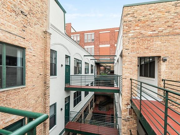 4th image of 1737 N Paulina St APT 307