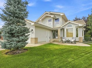 187 S Hampshire Close NW, Calgary, AB T3A 4Y1