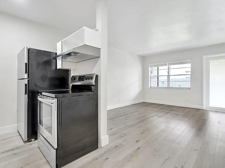1638 Plunkett St #2 — Photo 10