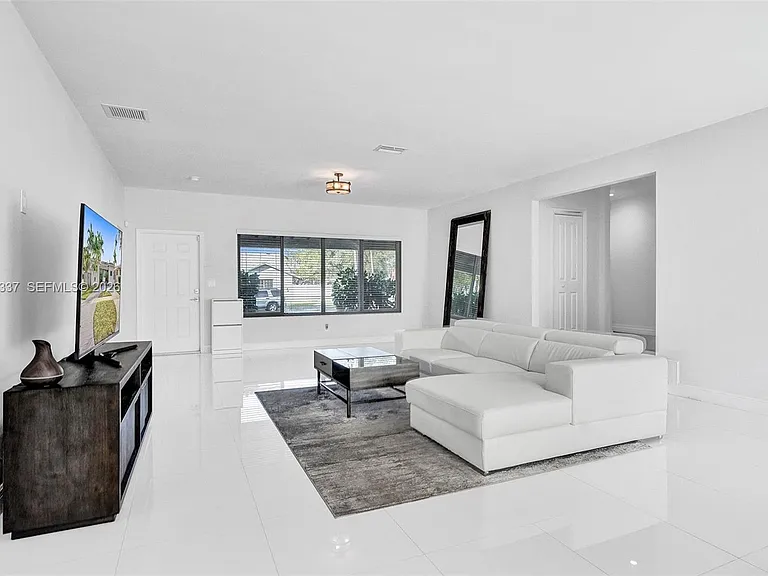 1102 Meadowlark Ave — Photo 5