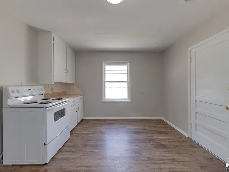 1848 N Green St — Photo 5
