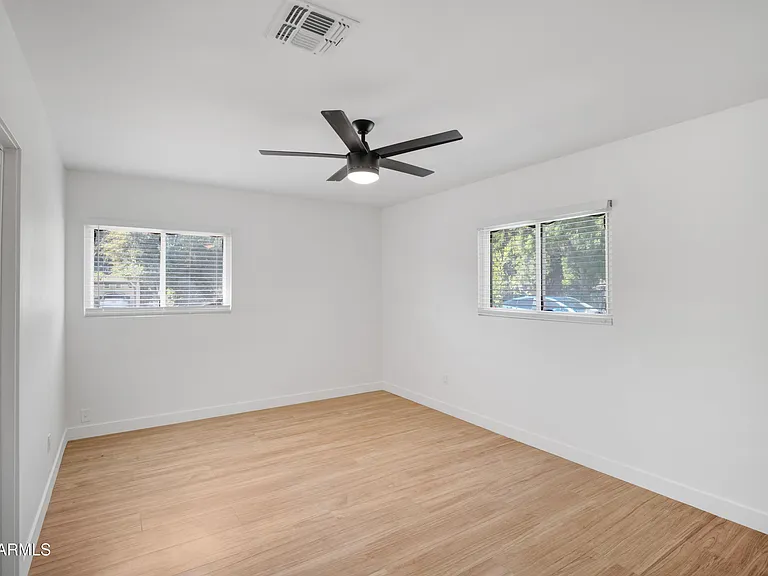 4028 E Edgemont Ave — Photo 29