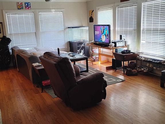 2nd image of 8 Brookhaven Dr #D