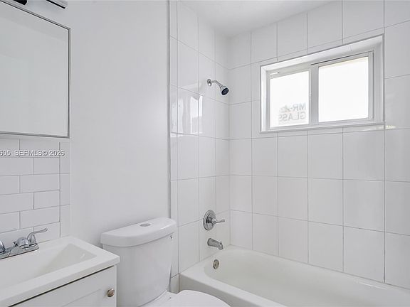 3rd image of 1630 NW 18th St #3