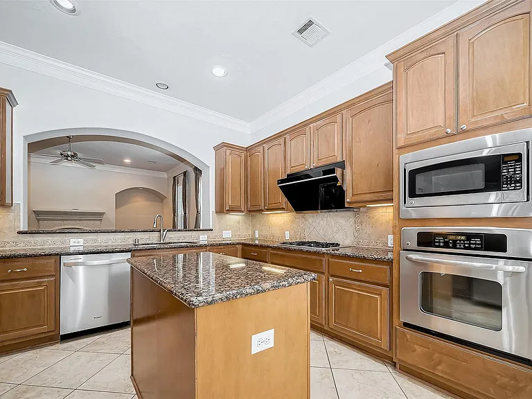 1522 Olive Park — Photo 13