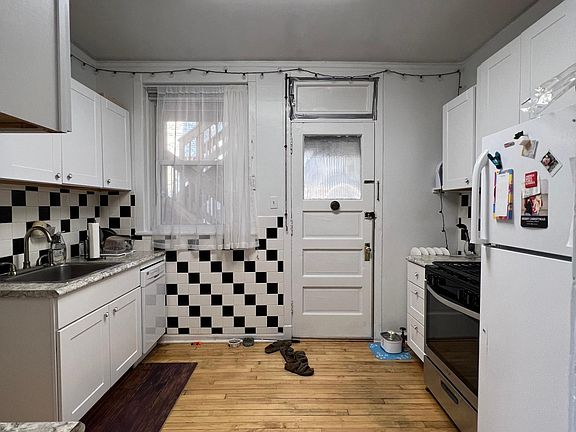 4th image of 1308 W Rosemont Ave APT 1W