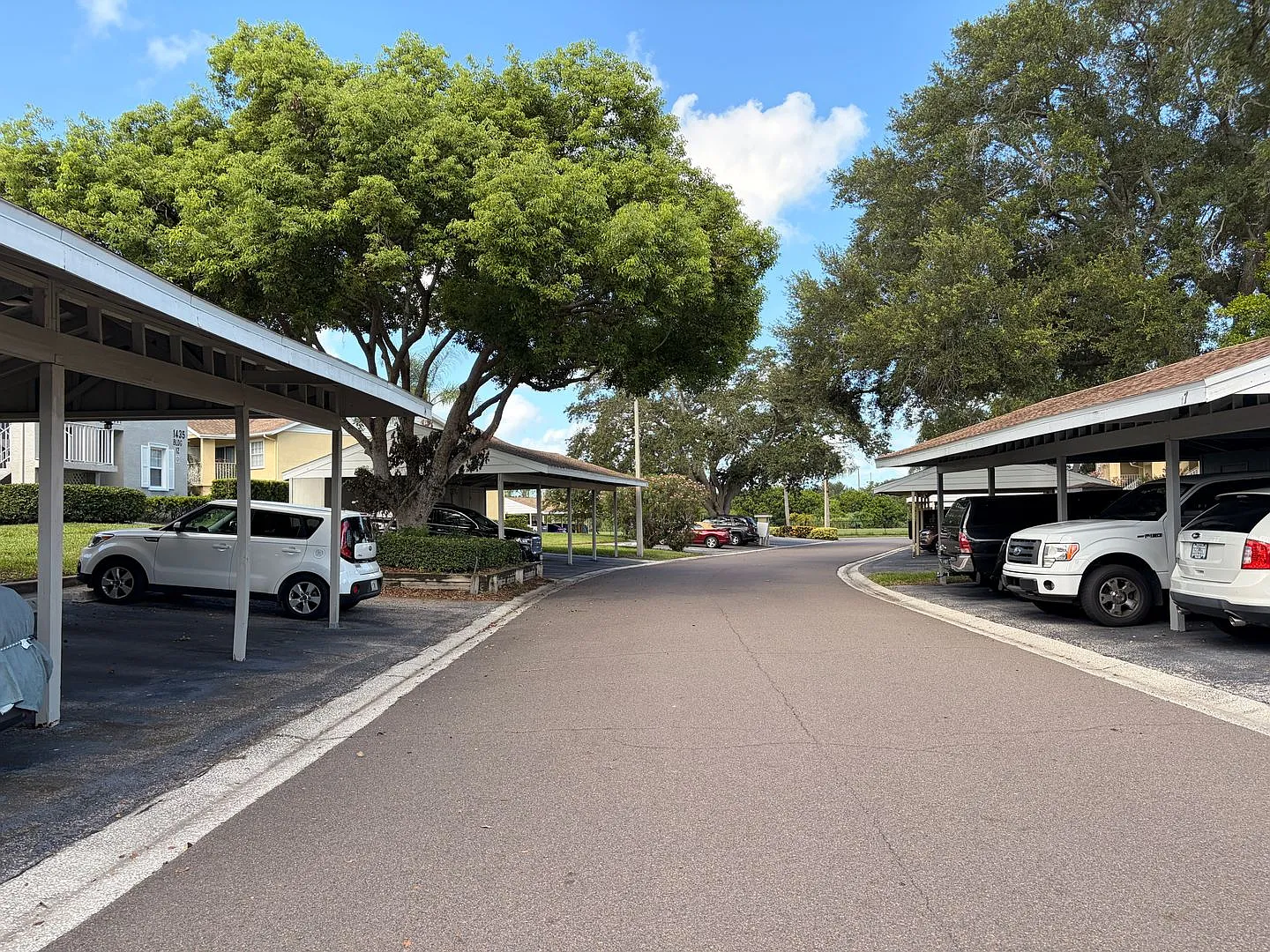 Charming 2 Bed / 2 Bath Dunedin Home Water, Sewer & Trash Included! — Photo 4