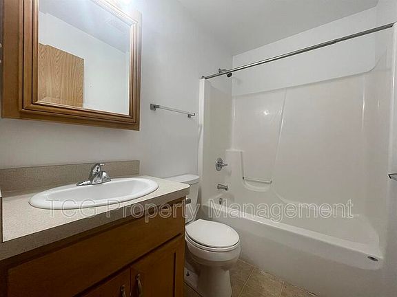 5th image of 1102 Carrie Ln APT 6