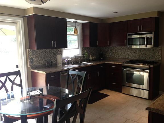 Eat-in Kitchen