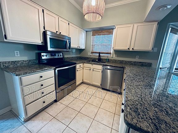 3rd image of 2347 Kempton Dr