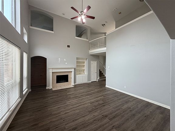 3rd image of 1055 Heathrow Dr