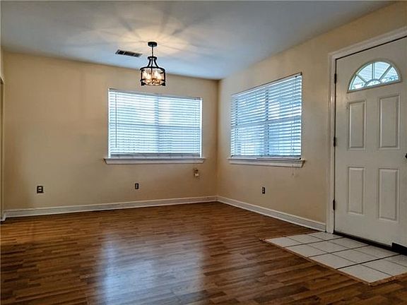 3rd image of 415 Oaklawn Dr