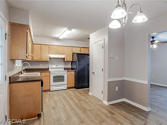 4th image of 6320 Woodside Dr