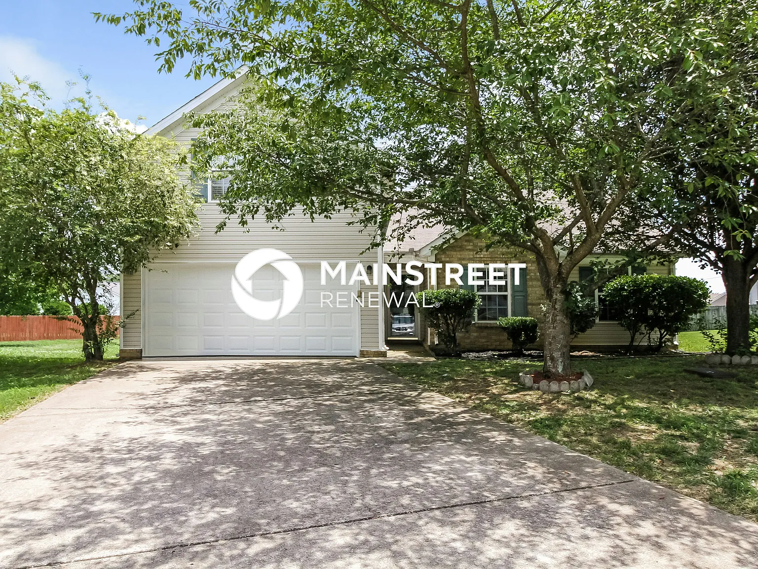 817 Winchester Close — Photo 1