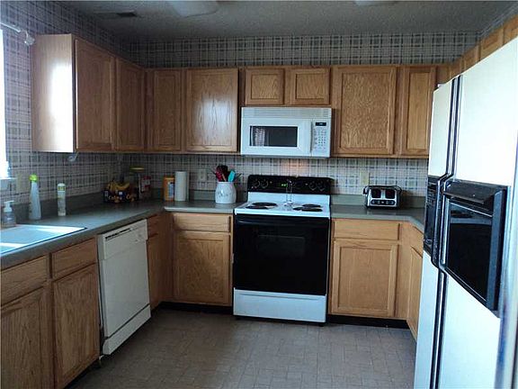 3rd image of 1746 Brassica Way