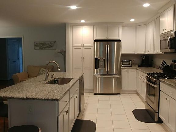 5th image of 722 Prescott Cir