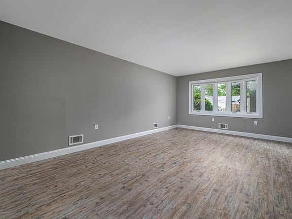 5th image of 2419 1st Ave