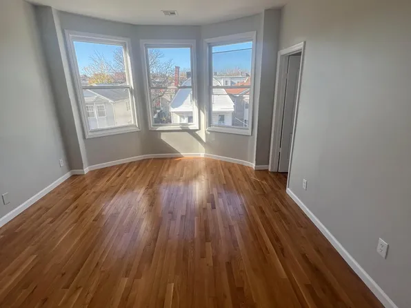 81 2nd St Floor 2, Newark, NJ 07107