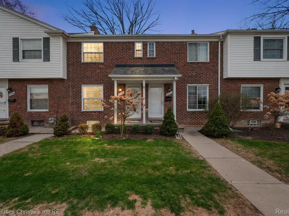 23104 Marter Rd, Saint Clair Shores, MI 48080