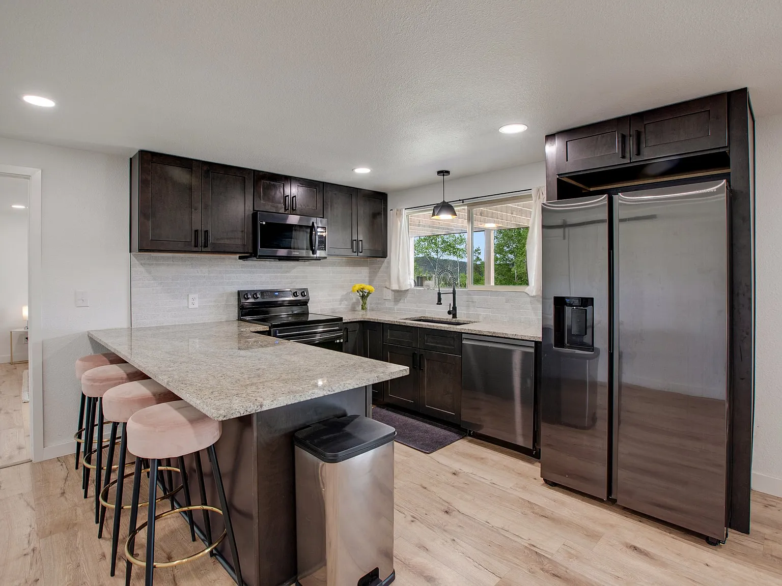 2 bed, 1144 sqft, $2,300 — Photo 3