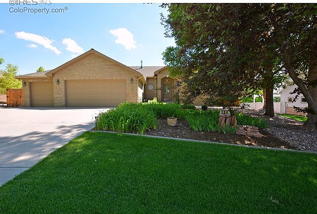 Sprawing Ranch on 1/3 acre lot!