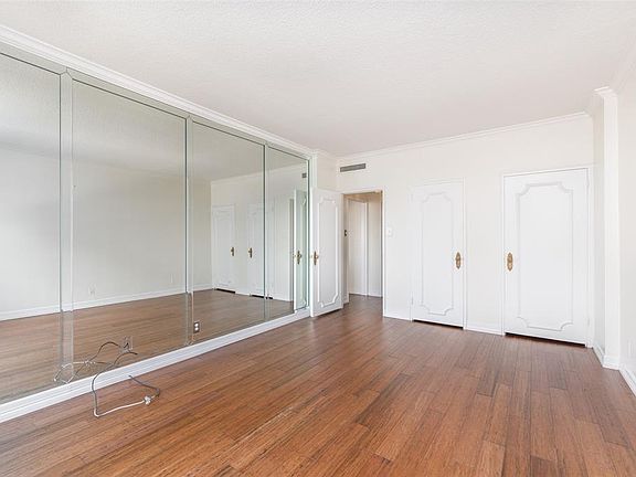 5th image of 1400 Hermann Dr Unit 7A
