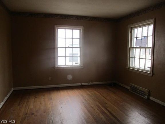 5th image of 17698 Mapleboro Ave