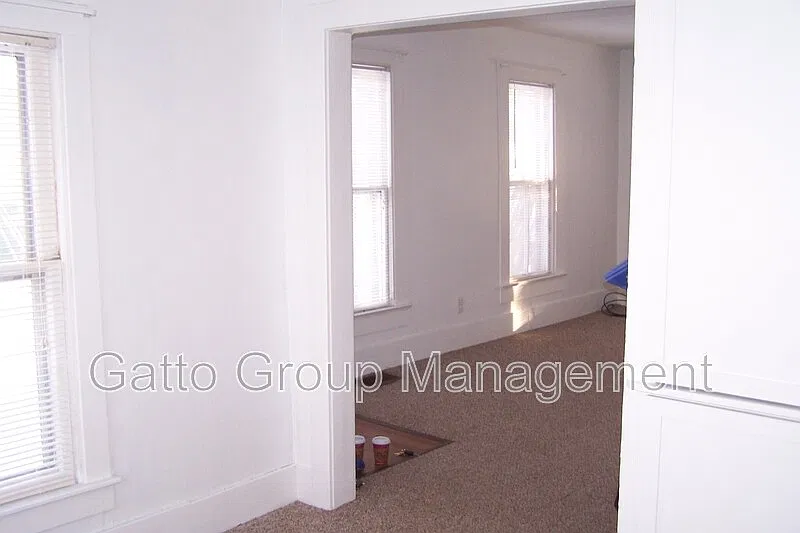 2 bed, 1.0 bath, 750 sqft, $800 — Photo 3