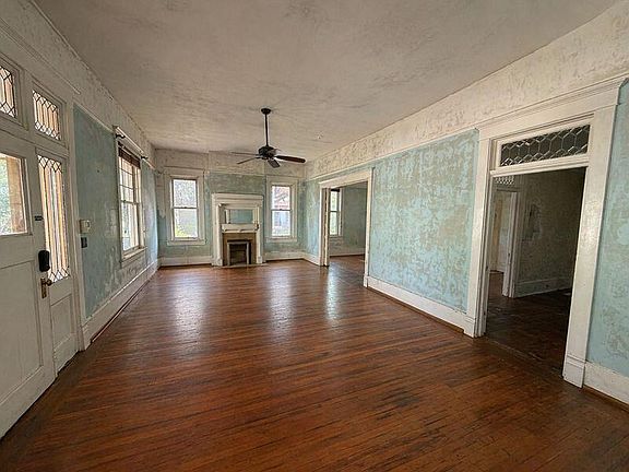 4th image of 33 Court St