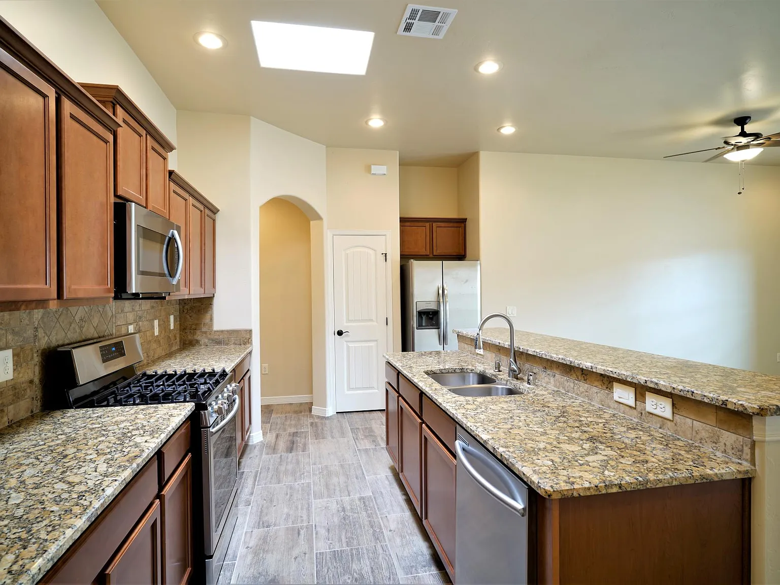 3 bed, 1442 sqft, $1,750 — Photo 4