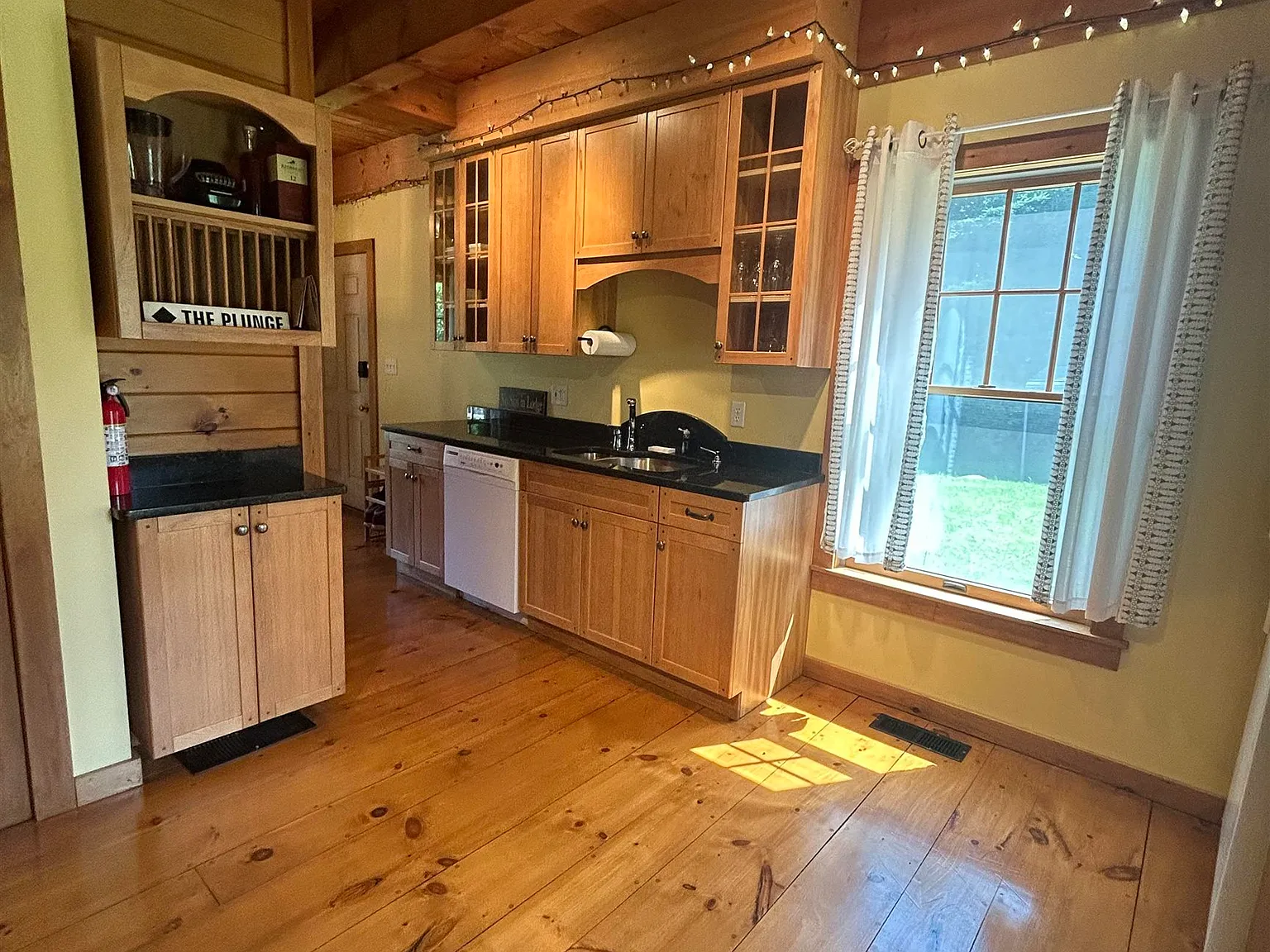 3 bed, 2.0 bath, 2000 sqft, $4,500 — Photo 4