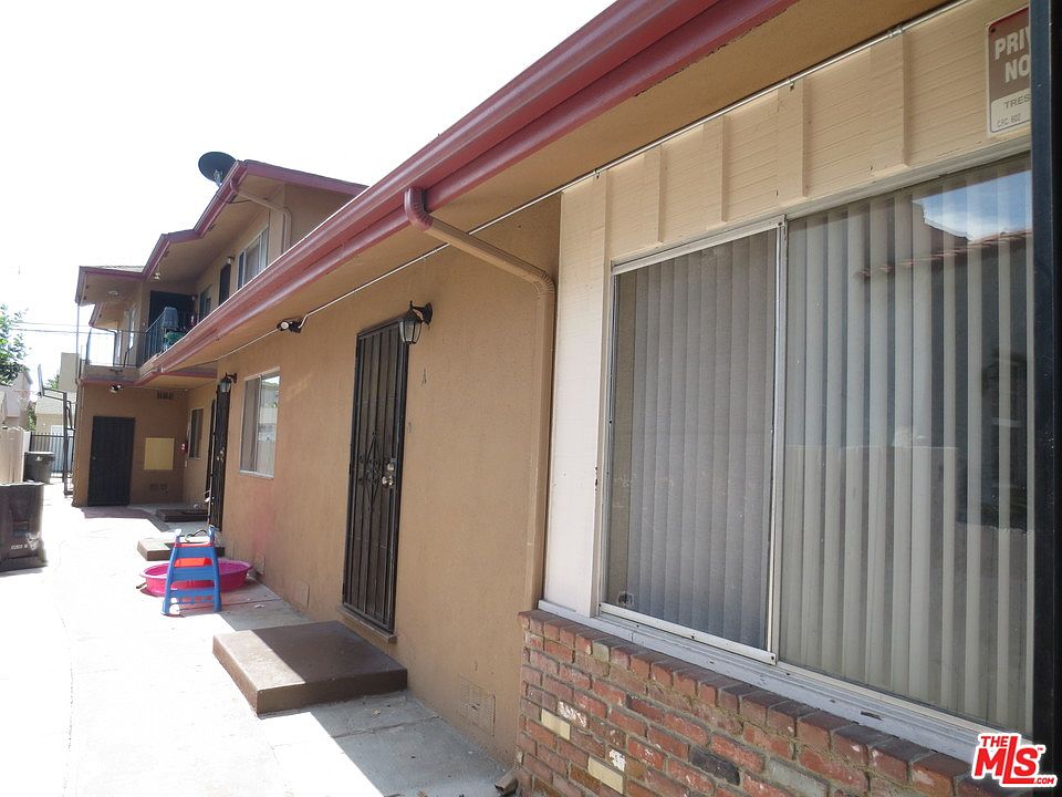 2nd image of 320 E Hullett St