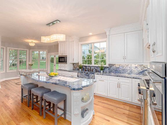 3rd image of 812 Lakeland Dr