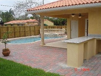 2nd image of 910 Pinecrest Dr